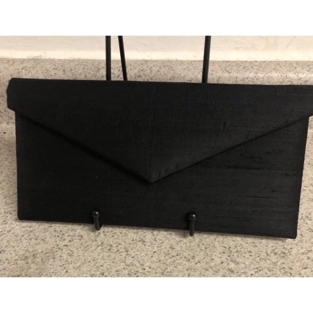 Women's Karigari By S (United Kingdom) Clutch Black Bag